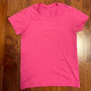 Lululemon swiftly Tech short sleeve 2.0 Size 4 Sonic Pink